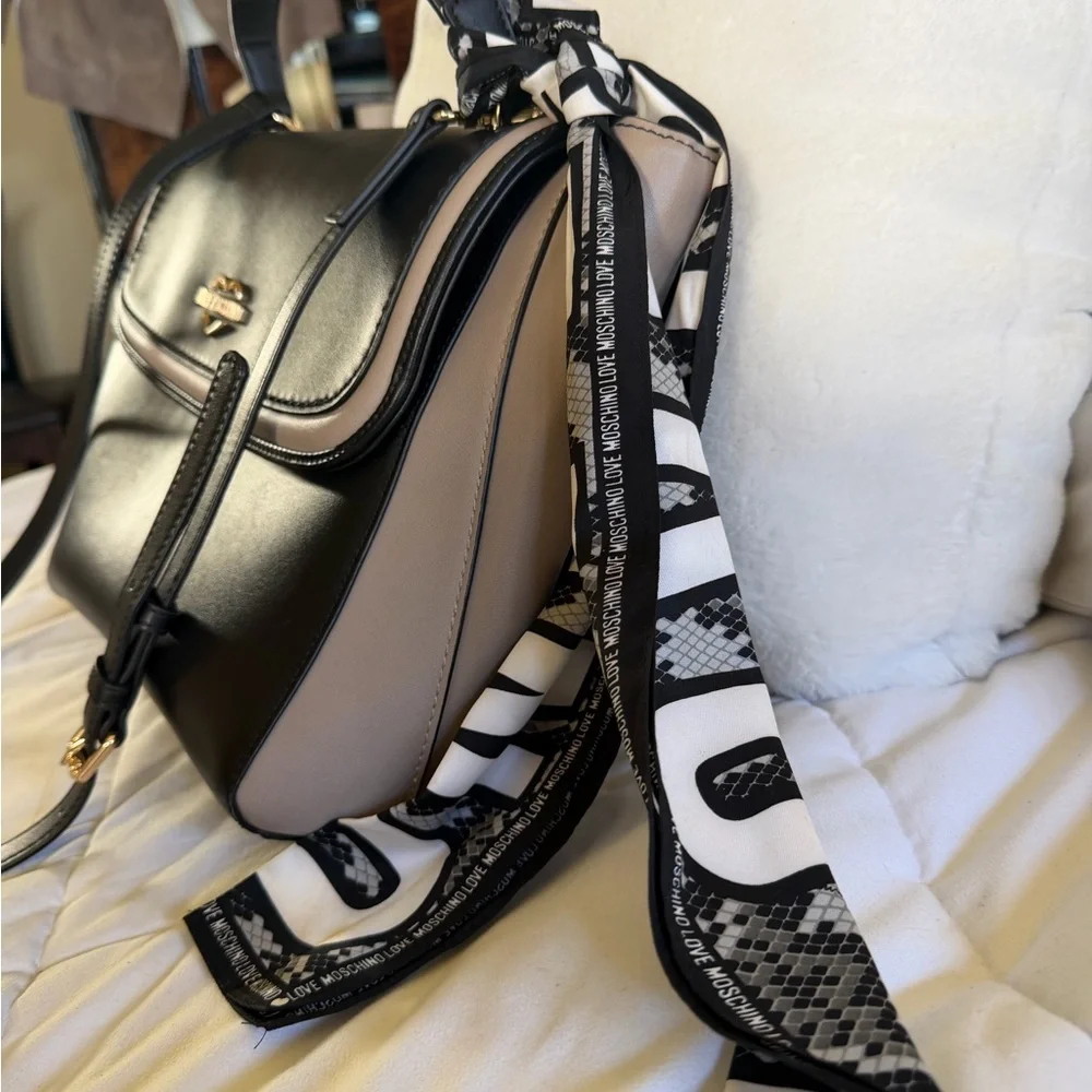 Love Moschino Black and Cream Crossbody Bag - Picture 2 of 7